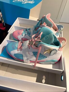 Reebok Kids Pastel Pink & Teal High-Top Sneakers with Gold Accent